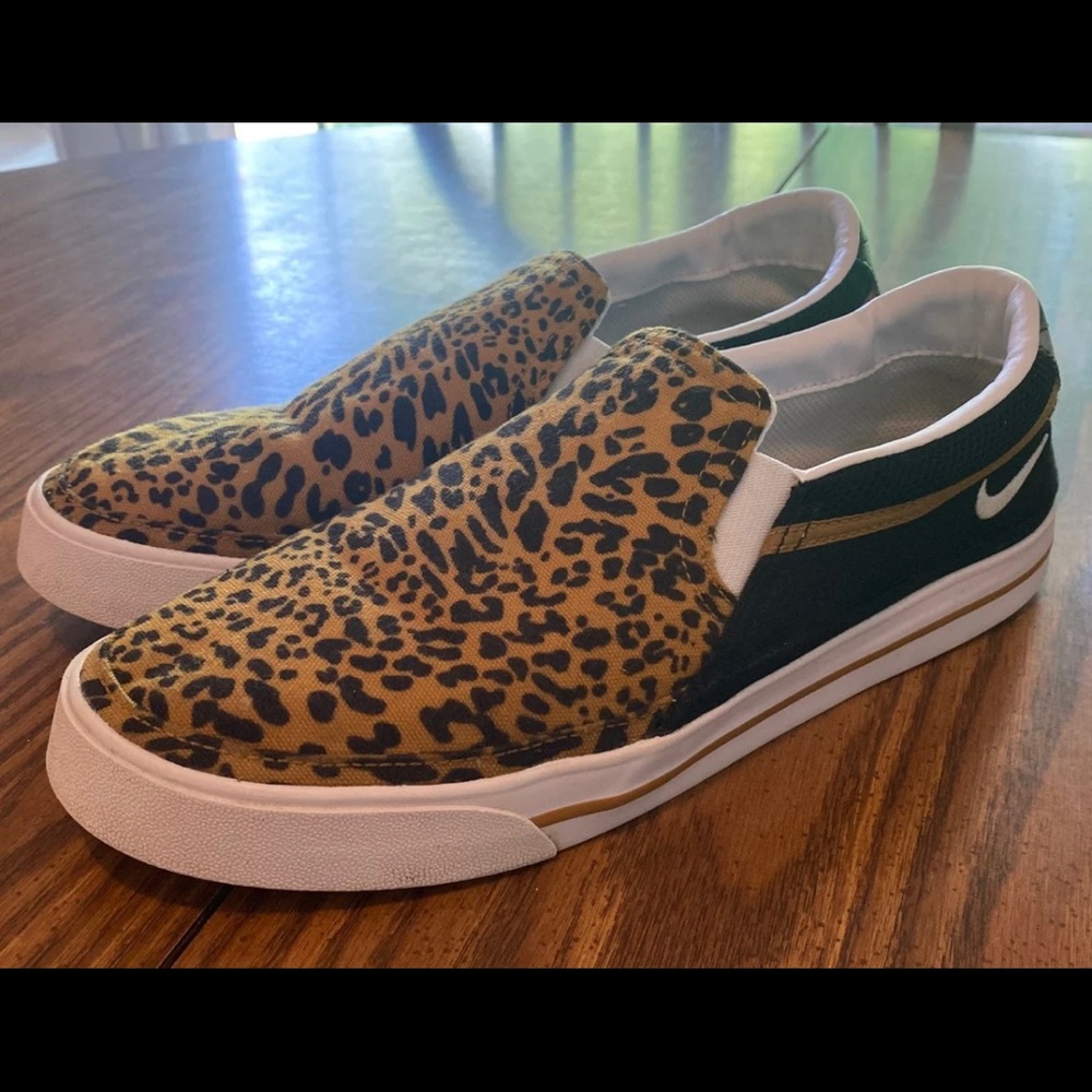 Size 10.5 Nike Women's Court Legacy Slip-On Leopard Print shoes DJ5938-001